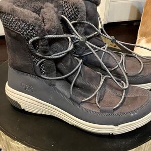 Ryka Women's Charcoal and Cream Winter Boots